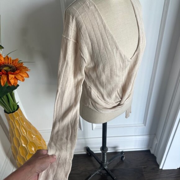 Free People NWT "Got Me Twisted" V Neck Sweater - Picture 6 of 16